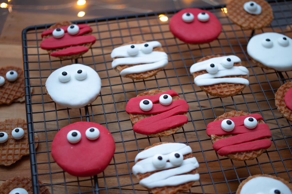 Süße Kekse symbolisieren nervige Cookies.